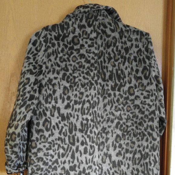 Cheetah gray long soft faux fur coat - Picture 2 of 7